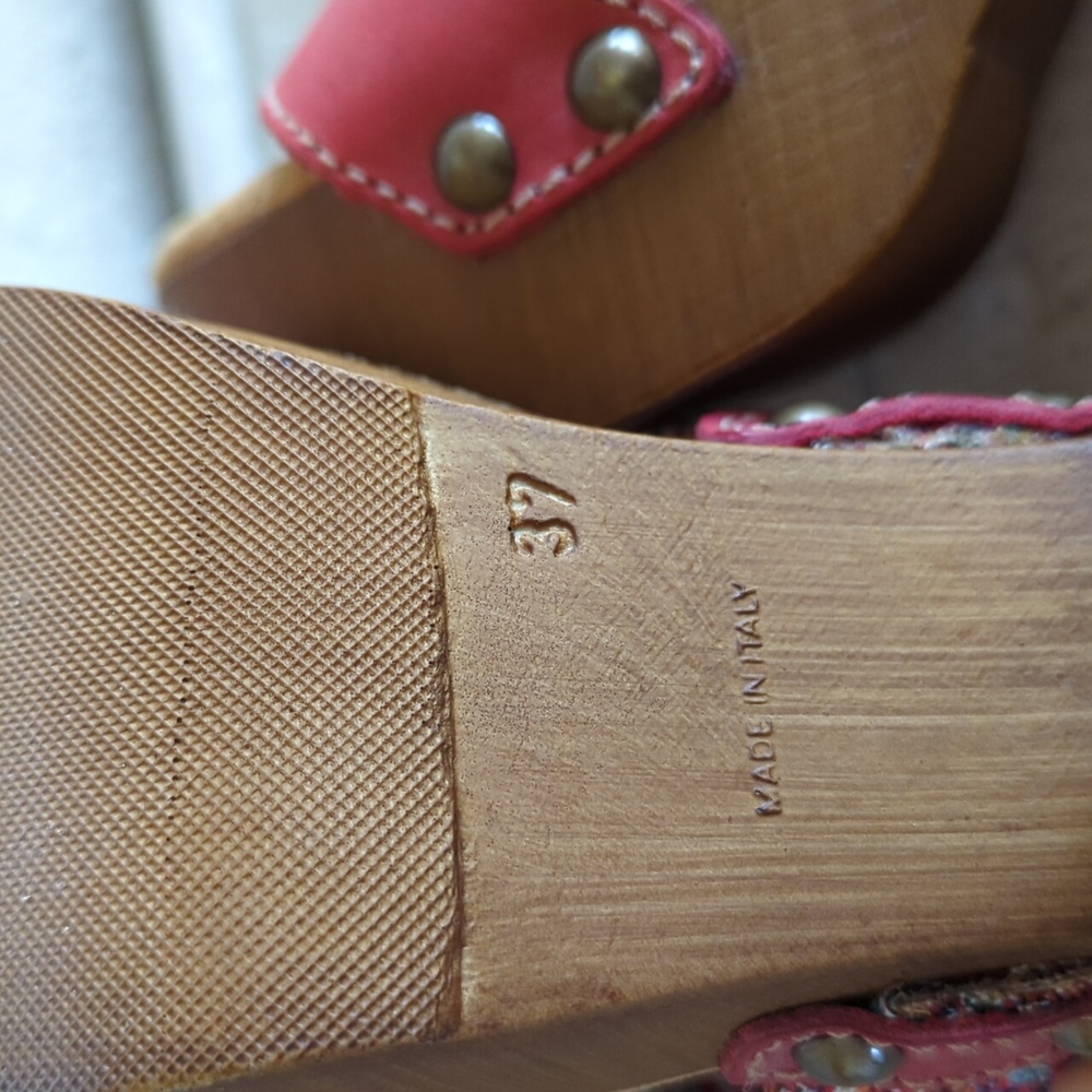 Sbicca Vibrant Red Patterned Platforms - Picture 7 of 7
